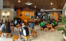 Từ 6 giờ sáng 14.10, Hà Nội cho phép nhà hàng, quán ăn, xe buýt, taxi hoạt động