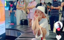 Xác minh vụ việc cô gái ngồi xổm trên băng chuyền hành lý sân bay