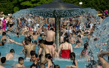 Hồ bơi ở Berlin được hạ nhiệt để giúp Đức bớt phụ thuộc năng lượng Nga