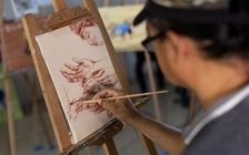 Họa sĩ Philippines vẽ tranh bằng máu, quyết lập kỷ lục thế giới