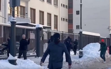 Sứ quán Phần Lan yêu cầu Nga đảm bảo an toàn sau vụ ném búa tạ