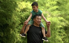 Dân số giảm, nhiều thành phố Trung Quốc tung tiền khuyến khích sinh con