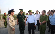 Phó thủ tướng Nguyễn Xuân Phúc thị sát chống buôn lậu ở An Giang
