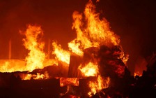 Hỏa hoạn thiêu rụi xưởng bông sợi ở Thanh Hóa