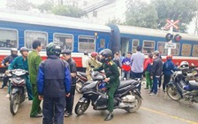 Tàu hỏa đâm trực diện xe tải mất phanh, đường sắt ách tắc nhiều giờ