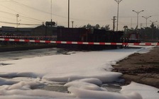 Đâm vào dải phân cách, tài xế và phụ xe chết cháy trong cabin