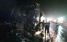 Xe container chở đường cháy ngùn ngụt trên quốc lộ 1A