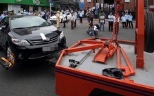 Hà Nội sẽ dán thông báo 'phạt nguội' trên kính xe ô tô vi phạm dừng, đỗ