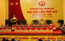 Thanh Hóa: Tặng chung một lẵng hoa để tiết kiệm ngân sách
