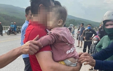 Cứu sống người mẹ ôm 2 con nhỏ nhảy cầu