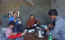 'Không để ai bị bỏ lại phía sau': Bữa cơm, giấc ngủ đầu tiên... trên bờ của dân chài