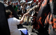 Bang Virginia tuyên bố tình trạng khẩn cấp sau bạo lực