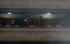 Ông Kim Jong-un cùng vợ xem đoàn nghệ sĩ Hàn Quốc biểu diễn