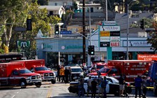 Mỹ: Đọ súng quyết liệt tại cửa hàng thực phẩm