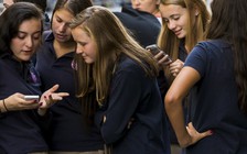 Sai lầm khi cho rằng người trẻ quan tâm bạn bè hơn cha mẹ