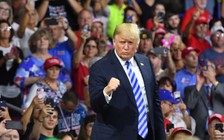 Tổng thống Trump dọa kinh tế Mỹ sụp đổ, 'mọi người sẽ rất nghèo' nếu ông bị luận tội