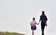 Tình trạng mẹ đơn thân làm tăng tỷ lệ nghèo ở Pháp