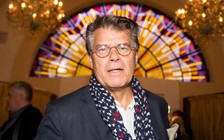 Nộp đơn kiện đòi được... trẻ lại 20 tuổi để hẹn hò