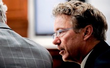 Thượng nghị sĩ Mỹ bị hàng xóm đánh gãy 6 xương sườn vì xả rác