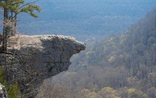 Chụp ảnh khi đi dã ngoại, nữ sinh rơi xuống vực chết thảm