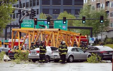 Cần cẩu sập xuống đường tại Mỹ, 4 người thiệt mạng