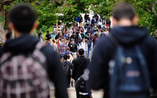 Giới trẻ Mỹ ủng hộ miễn học phí đại học