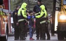 Hai học sinh xả súng gây thương vong cho 8 bạn học tại Mỹ