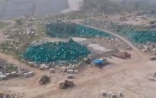 Công ty Trung Quốc sơn xanh đá để… khôi phục môi trường