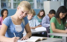 Nghỉ hè, học sinh ngày càng học nhiều hơn chơi