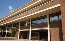 Sinh viên lo ngại 2 giáo sư sai phạm về tình dục được dạy trở lại