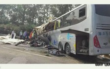 Xe khách đâm xe tải trên cao tốc ở Trung Quốc, 36 người chết