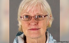 Mỹ bắt bà cụ chuyên đi lậu máy bay