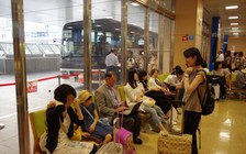 Cắt tóc người khác vì bị... tóc bay vào mặt