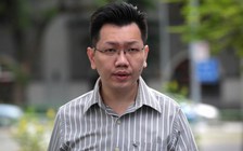 Lái siêu xe kéo lê cảnh sát giao thông hơn 100 m