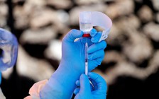 Bộ Y tế Mỹ phối hợp công ty dược phát triển thuốc trị vi rút Corona mới