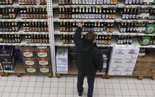 Covid-19: Moscow ‘bước vào giai đoạn mới’, nhiều người tích trữ… rượu