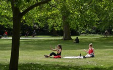 Nhiệt độ cao mùa hè cũng khó ngăn chặn đại dịch Covid-19