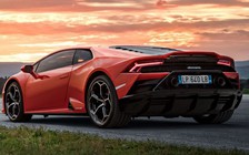Vay tiền hỗ trợ dịch Covid-19 để… mua siêu xe Lamborghini