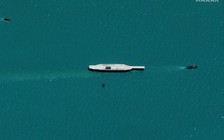 Iran tập trận tấn công ‘tàu sân bay Mỹ’ tại eo biển Hormuz