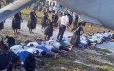 Đại sứ Trung Quốc bước lên lưng hàng chục người Kiribati: chuyện gì đã xảy ra?