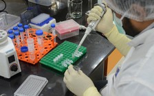 Mỗi ngày khoảng 1.000 ca tử vong, Ấn Độ muốn chứng nhận khẩn cấp vắc xin Covid-19