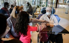 Covid-19 diễn biến xấu, châu Âu hy vọng chủng ngừa vào năm tới