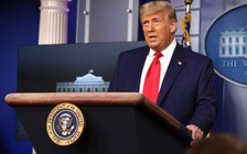 Tổng thống Trump họp báo chớp nhoáng, không nói về ông Biden