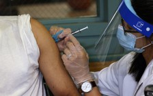 Giới nhà giàu Mỹ chạy chọt để được tiêm vắc xin Covid-19