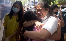 Myanmar bất ngờ thả 600 người biểu tình, hoãn xét xử bà Suu Kyi