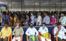 Thấy Ấn Độ gặp khó từ Mỹ, Trung Quốc tranh thủ ‘chìa nhành ô liu’