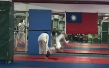 Học võ, bé trai 7 tuổi chết não vì bị ném hàng chục lần