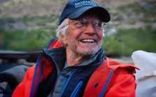 Cụ ông 75 tuổi lập kỷ lục chinh phục đỉnh Everest