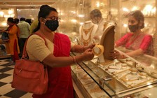 Vàng bớt "nóng" vì phong tỏa trong đại dịch