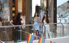 Covid-19 tăng vọt ở nước có tỷ lệ tiêm vắc xin cao nhất thế giới